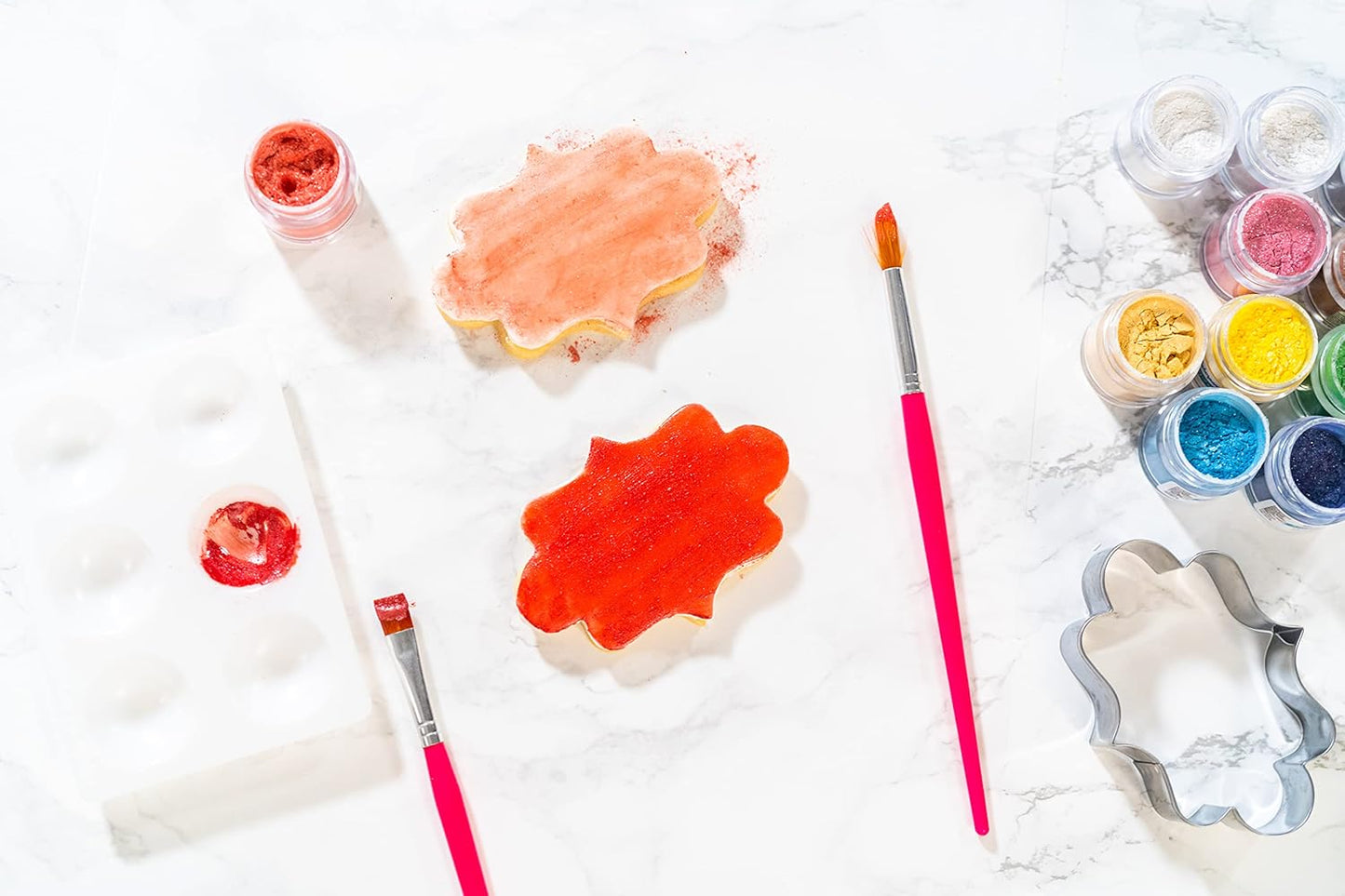 Bakerpan Pearl Luster Dust Edible, Yellow Edible Glitter for Cocktails, 4 Grams Edible Glitter for Cake Decorating, Cookies, Chocolates and Candies, Drinks (Made in USA)