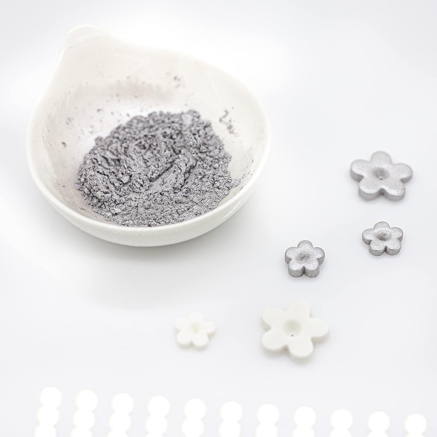 Bakerpan Pearl Luster Dust Edible, Silver Edible Glitter for Cocktails, 4 Grams Edible Glitter for Cake Decorating, Cookies, Chocolates and Candies, Drinks (Made in USA)