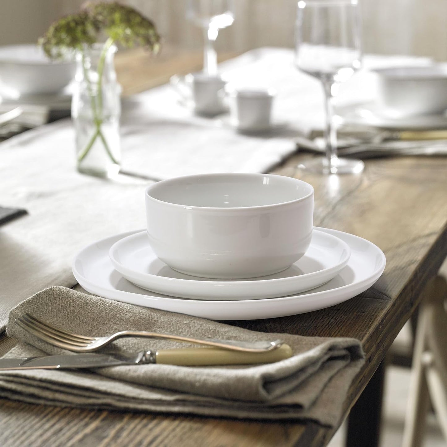 12 Pieces Porcelain Dinnerware Set, Modern Serving Plates and Bowls Sets, Premium White Dishes Set for 4, Chip and Scratch Resistant Dishware Sets Kitchen Dish Dining Ware Tableware Set, White