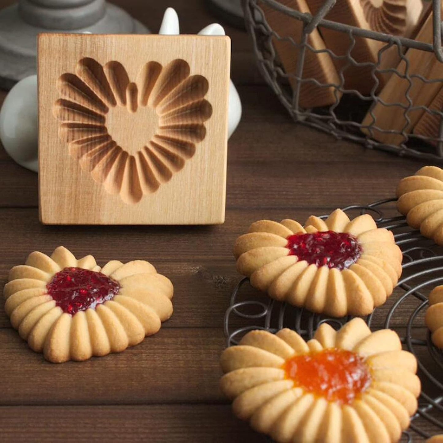 Wooden Cookie Biscuit Mold, 3D Baking Mold, Embossing Craft Decorating Baking Tool, Suitable for Halloween Thanksgiving Christmas Kitchen DIY (Love B 10 * 10 * 2)
