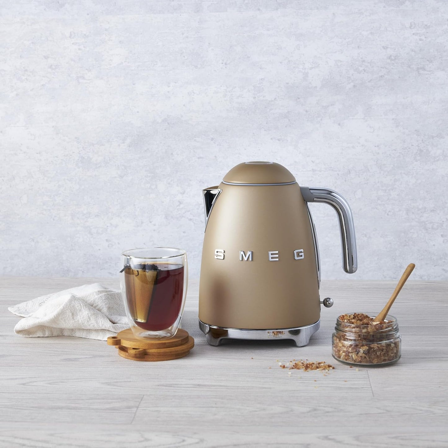 SMEG 50's Retro Style 7 Cup Electric Water Kettle with Automatic Shutoff, Removable Base, and Water Indicator, KLF03CHMUS, Matte Campagne